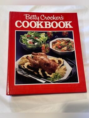 Betty Crocker’s Cookbook 1990 New Revised Ring Binder Vintage Cookbook